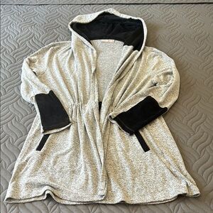 EUC - 🖤 Chico's Heather Gray Zenergy Hooded Long Sweater